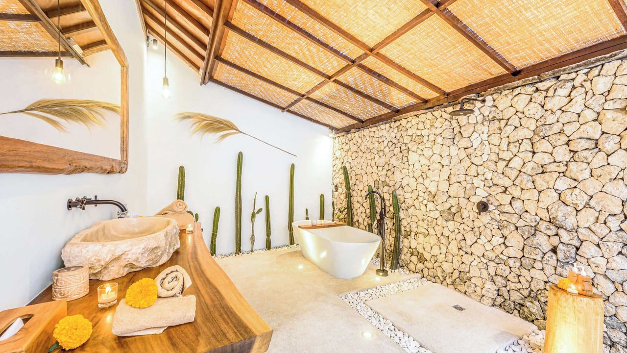 Photo of Bathroom in Petitenget