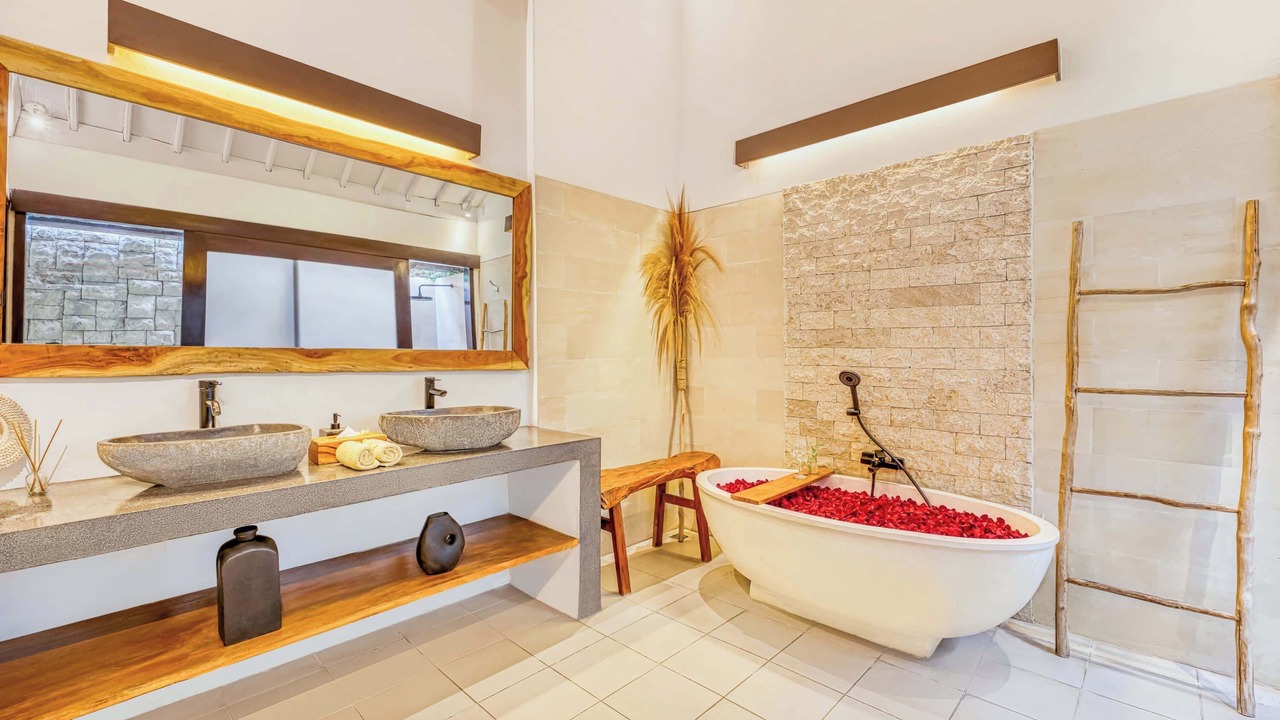 Photo of Bathroom in Petitenget