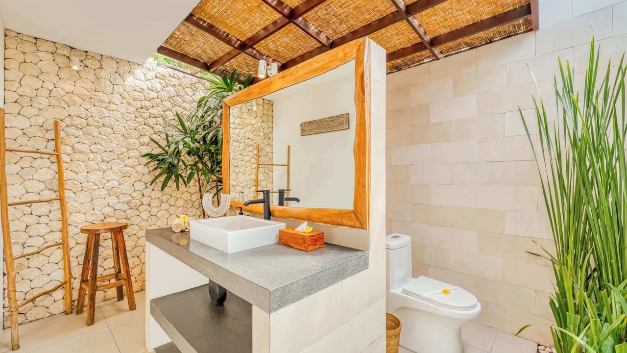 Photo of Bathroom in Petitenget