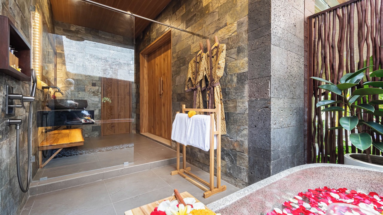 Photo of Bathroom in Kartika Plaza