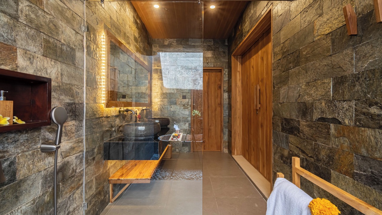 Photo of Bathroom in Kartika Plaza