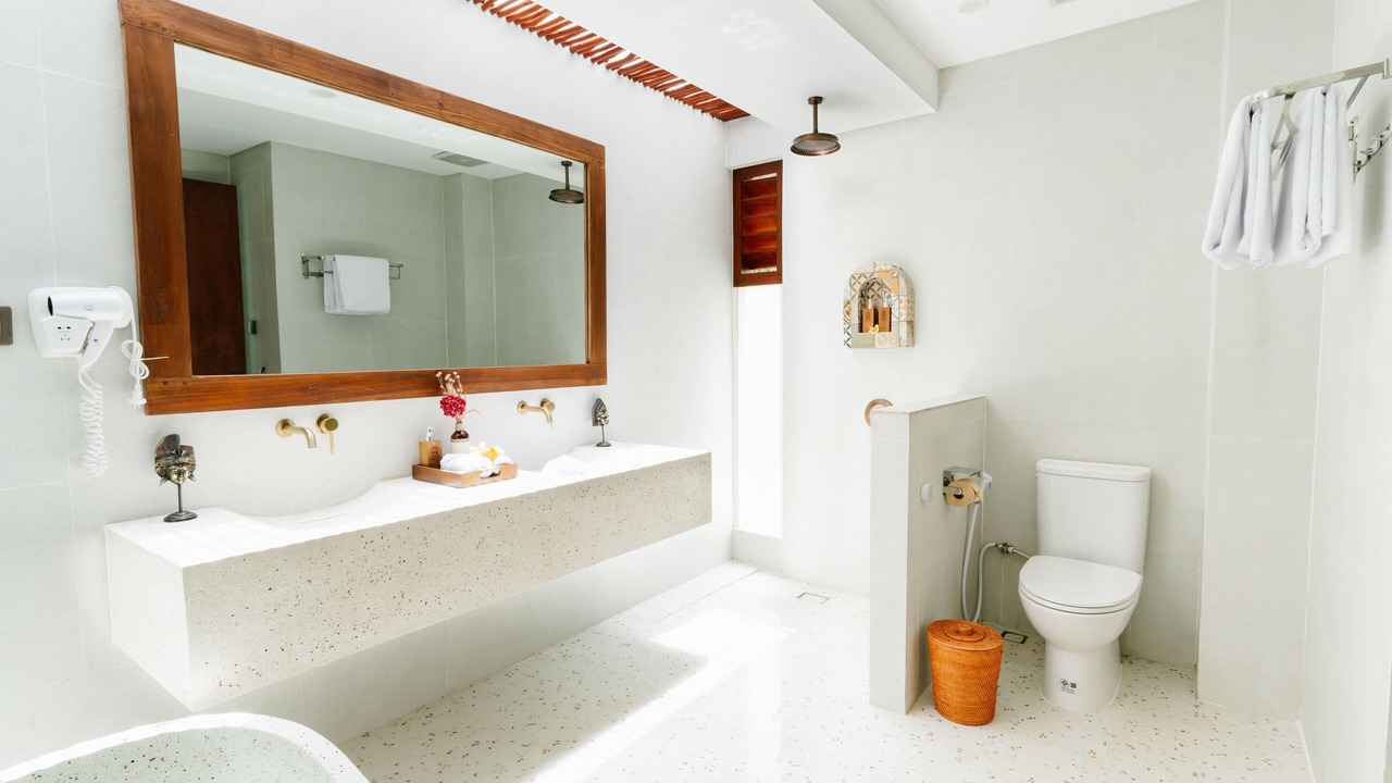 Photo of Bathroom in Kartika Plaza