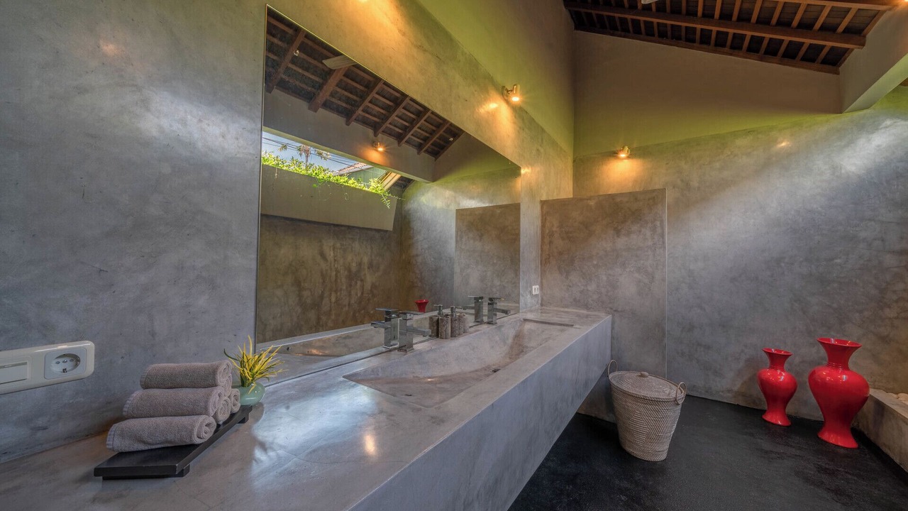 Photo of Bathroom in Sunset Road