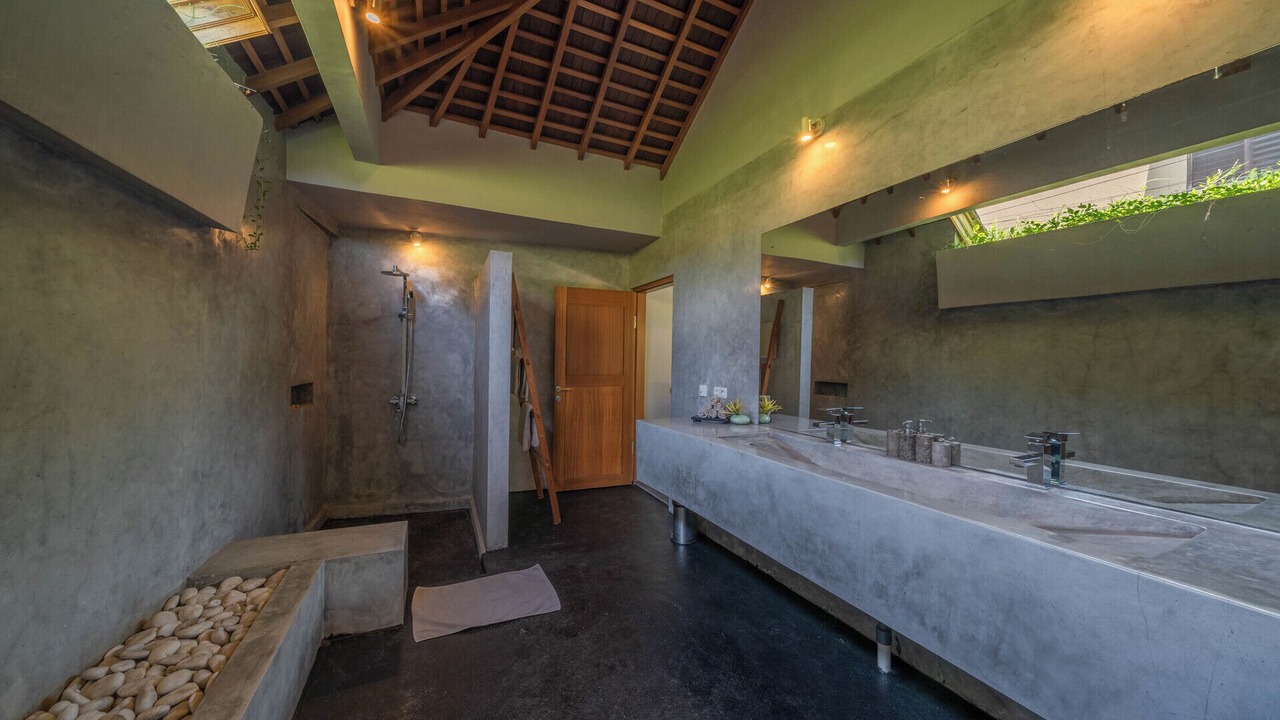 Photo of Bathroom in Sunset Road