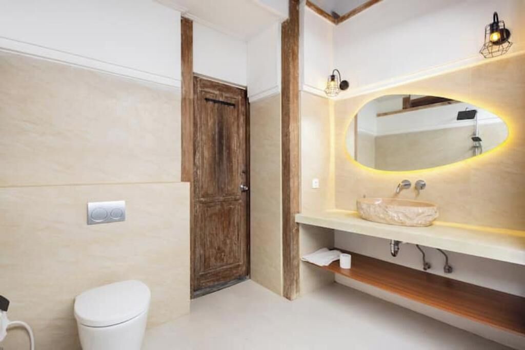 Photo of Bathroom in Kartika Plaza