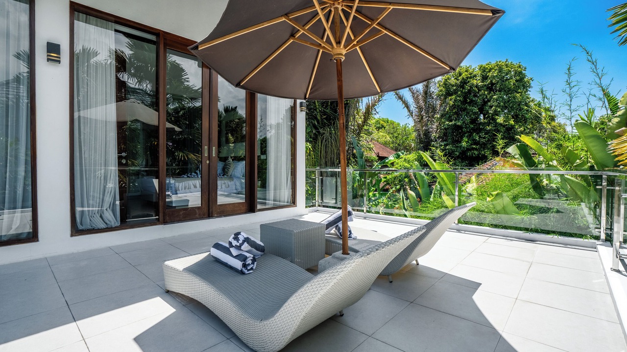 Photo of Patio Balcony in Sunset Road