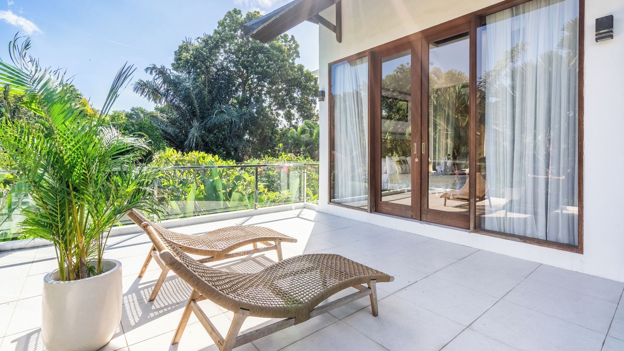 Photo of Patio Balcony in Sunset Road
