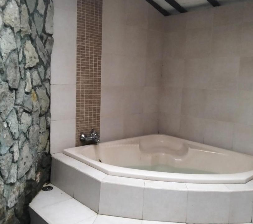 Photo of Bathroom in Keliki