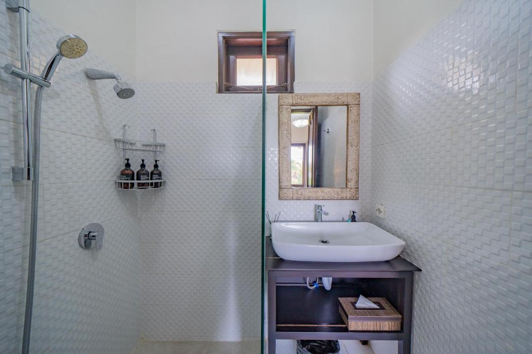 Photo of Bathroom in Petitenget