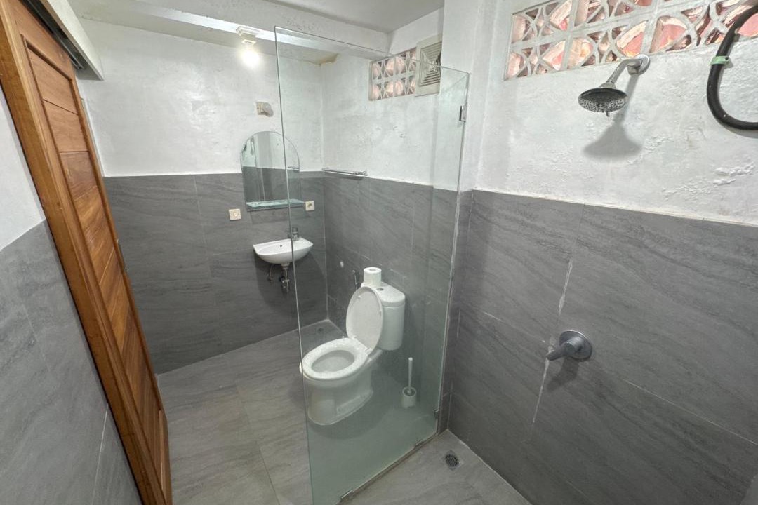 Photo of Bathroom in Kartika Plaza