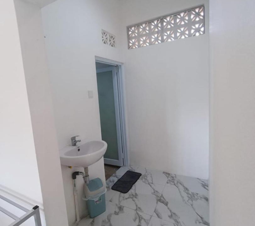 Photo of Bathroom in Mumbul