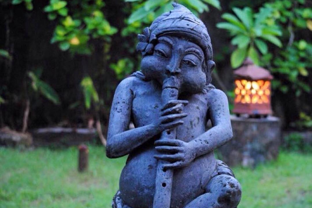 Photo of Human In Picture in Batubelig