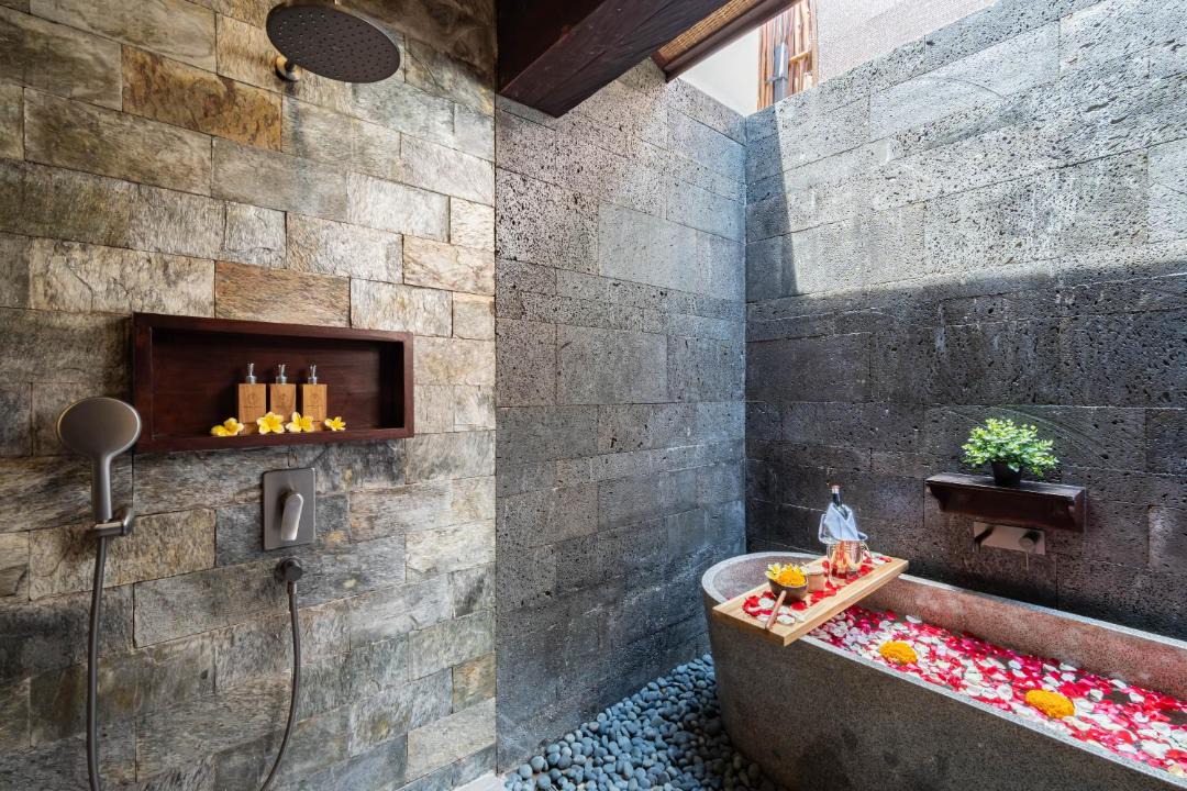 Photo of Bathroom in Kartika Plaza