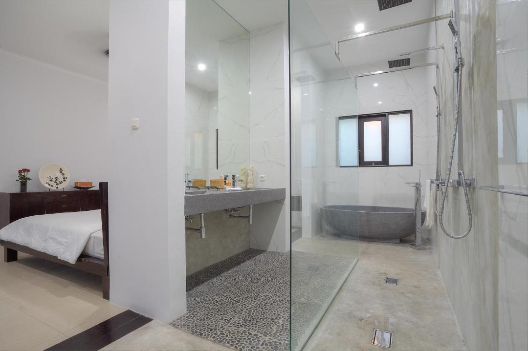 Photo of Bathroom in Kartika Plaza