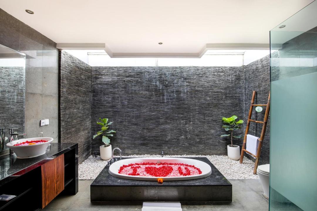 Photo of Bathroom in Sunset Road
