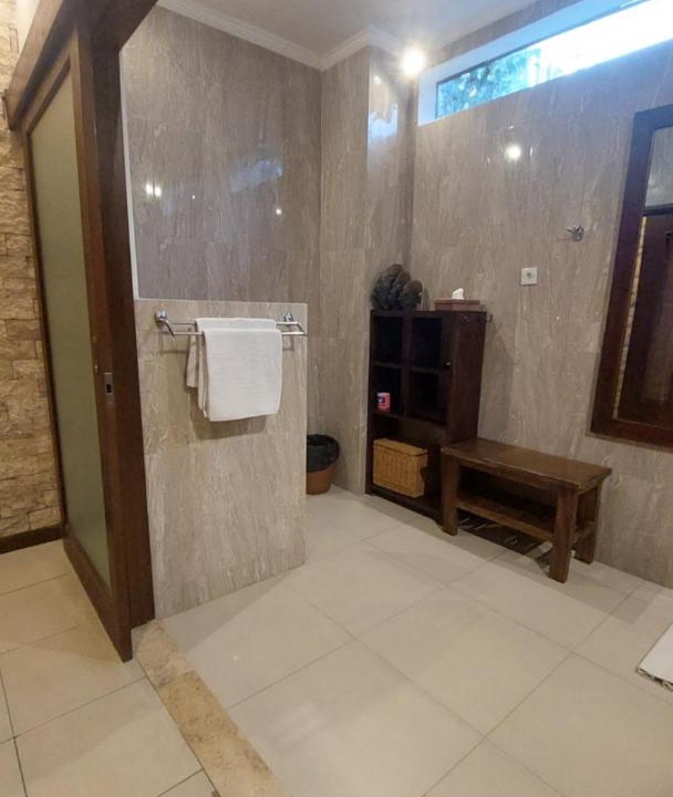 Photo of Bathroom in Laksmana