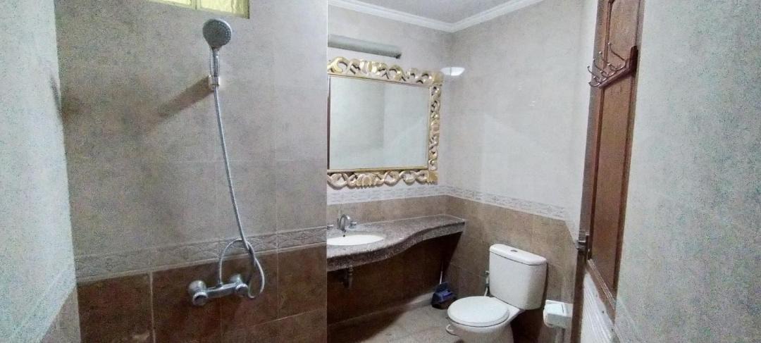 Photo of Bathroom in Mumbul