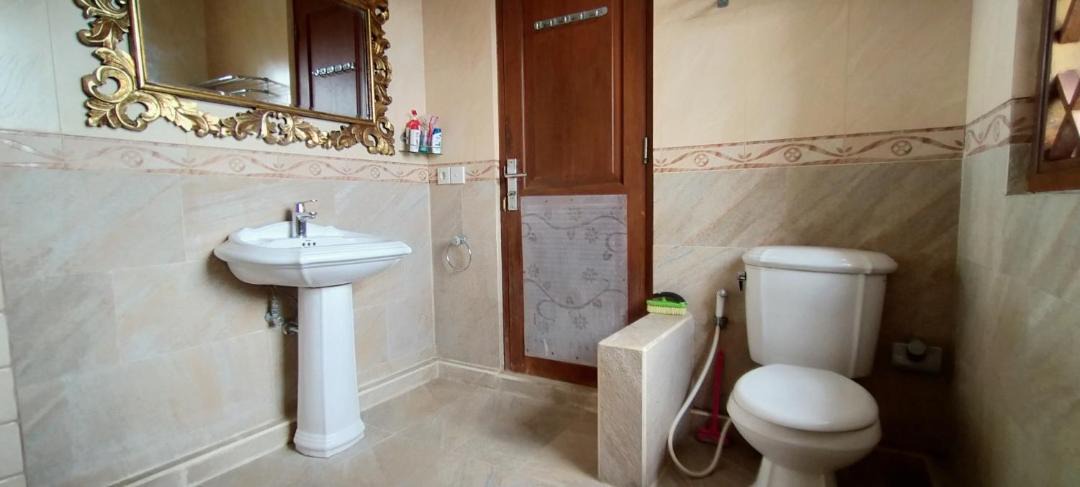 Photo of Bathroom in Mumbul