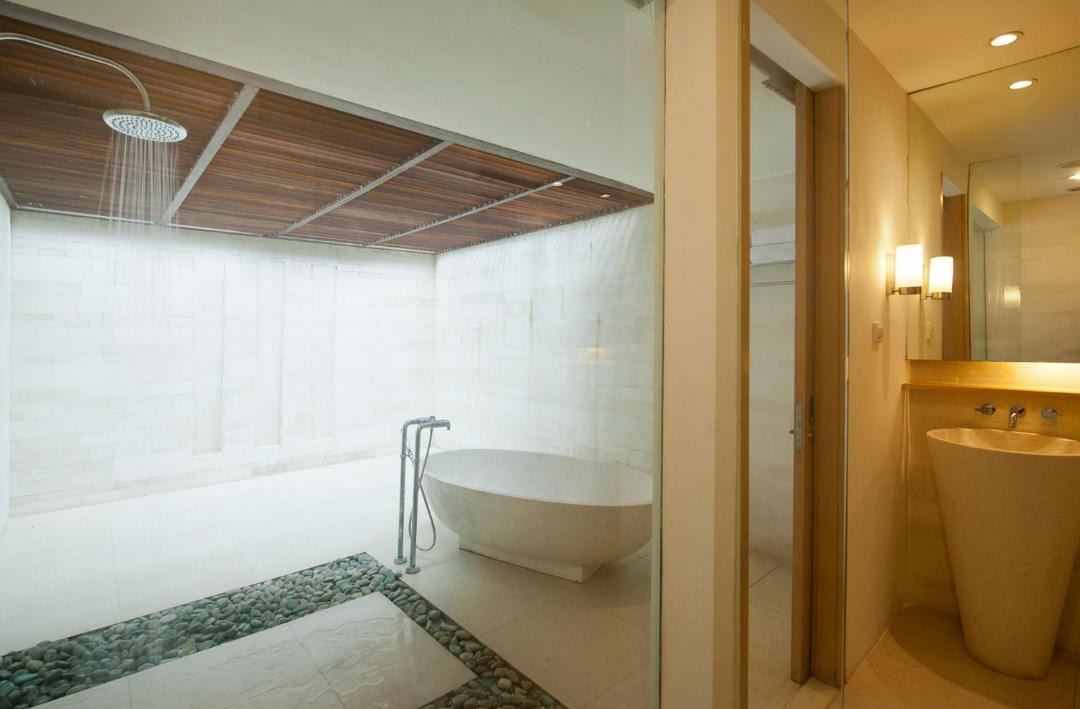 Photo of Bathroom in Kartika Plaza