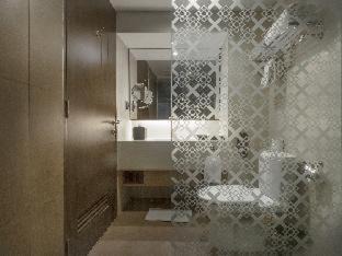 Photo of Bathroom in Sunset Road