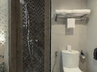 Photo of Bathroom in Sunset Road
