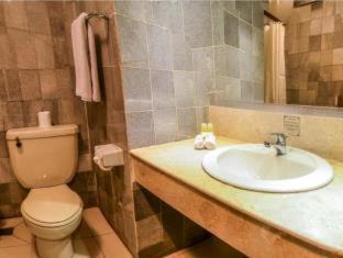 Photo of Bathroom in Kartika Plaza