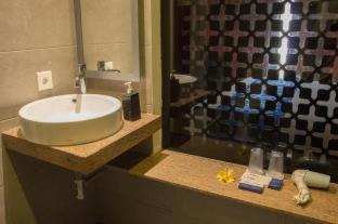 Photo of Bathroom in By Pass Ngurah Rai Kuta