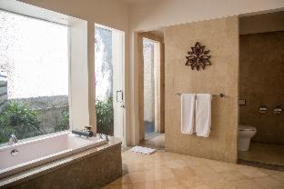 Photo of Bathroom in Petitenget