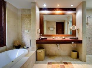 Photo of Bathroom in Kartika Plaza