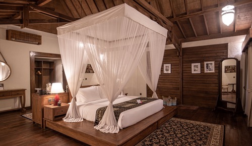 Deluxe Beachfront Residence