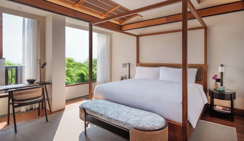 Suite, 1 Bedroom (High Floor, 1 King)