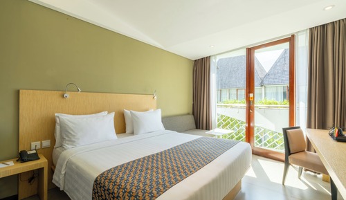 Premier Room, 1 King Bed, Pool View