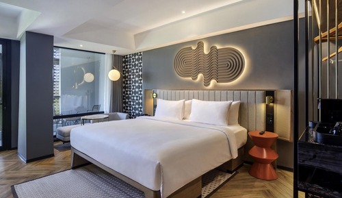 Comfort Suite, 1 King Bed, Ocean View (TRIBE)