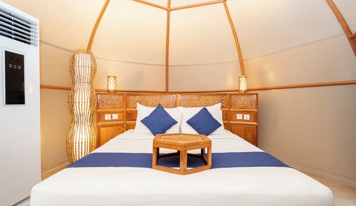 Luxury Glamping with Bathtub