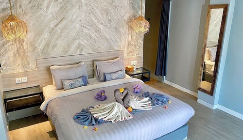 Double Room, 1 Queen Bed, Pool View
