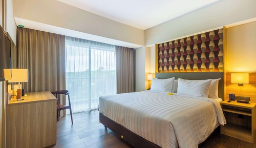 Executive Room, 1 Queen Bed, Non Smoking, Balcony (Shower Only)
