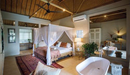 King Suite with Pool View