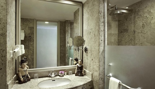 Deluxe Room, 1 King Bed, Pool View (Legacy)