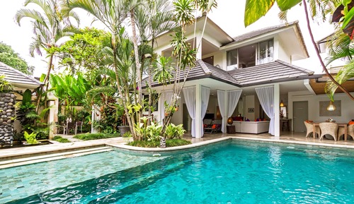 5-Bedroom Villa with Pool View