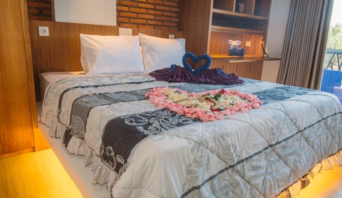 Family Room, 2 Bedrooms