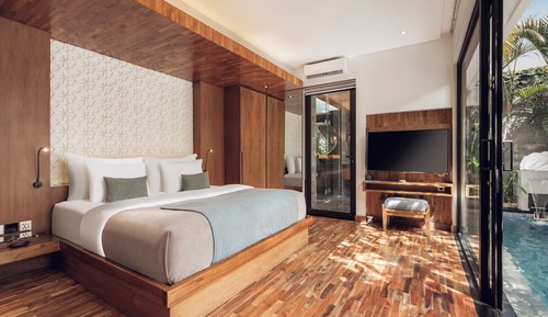 Grand One-Bedroom Villa with Private Pool & Floating Bathtub
