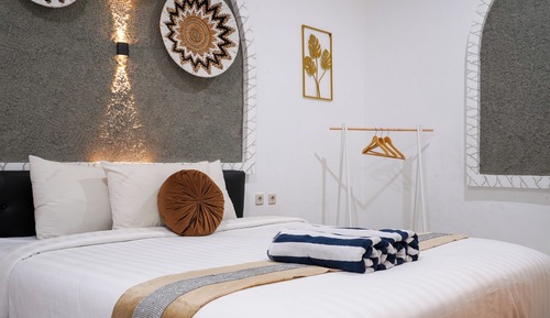 Deluxe Double Room, 1 Queen Bed, Non Smoking, Private Pool