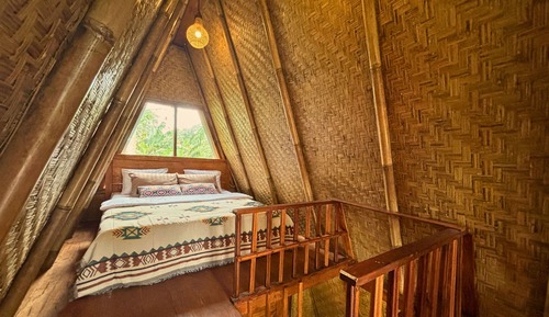 Bamboo Cabin with Bathtub