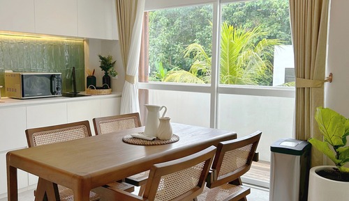 One Bedroom Larger Deluxe Loft Shared Pool with Fully Equipped Kitchenette