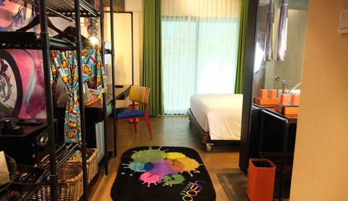 (Flash Sale) Dash Studio Grafitti - Free 2 Bottles Beer