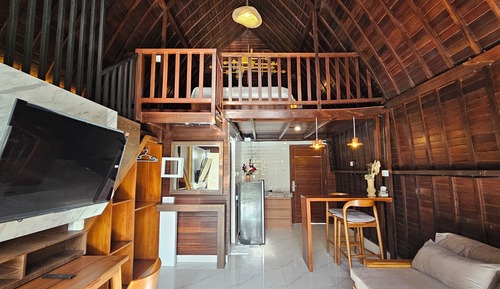Deluxe Wood House