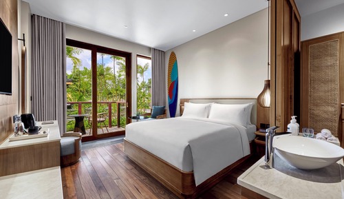 Premium Room, 1 King Bed, Balcony