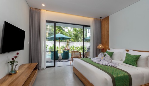 Deluxe Double Room with Pool View