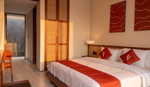 Deluxe Double Room, 1 King Bed, Air conditioning, Pool View