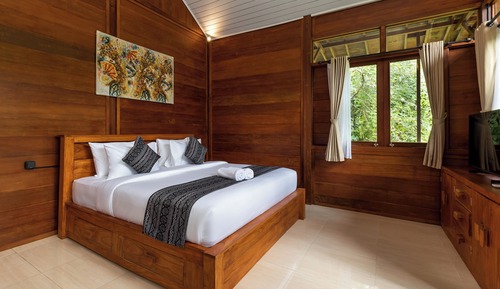 Traditional Cabin, Hill View